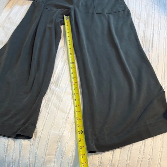 Lou & Grey Black Sleeveless V-Neck Jumpsuit - Picture 5 of 11